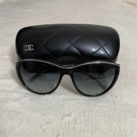 CHANEL Accessories - ✅Authentic CHANEL 5179 Classic Sunglasses